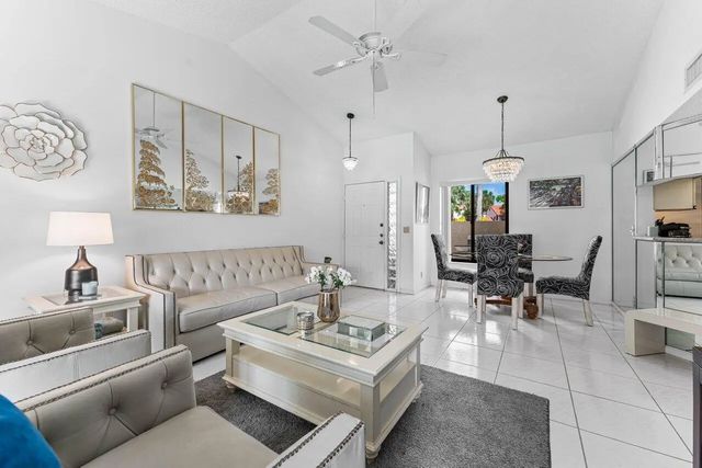 3 of 39 - 10 Via De Casas Sur  #104, Boynton Beach, FL