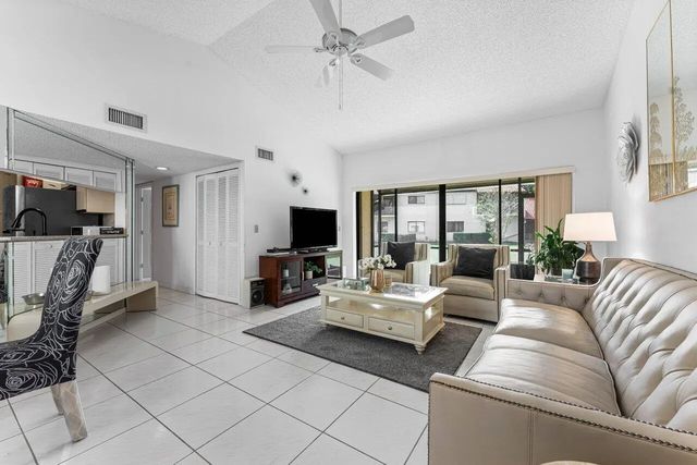 4 of 39 - 10 Via De Casas Sur  #104, Boynton Beach, FL
