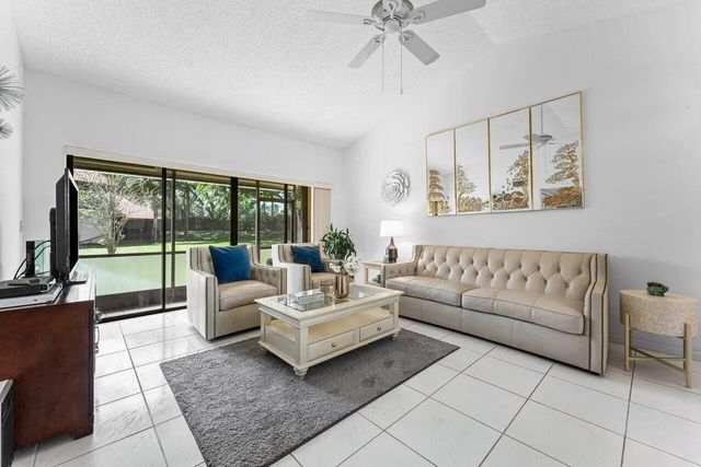 5 of 39 - 10 Via De Casas Sur  #104, Boynton Beach, FL