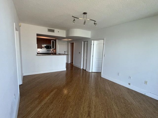 2 of 27 - 110 Washington Avenue #1717, Miami Beach, FL