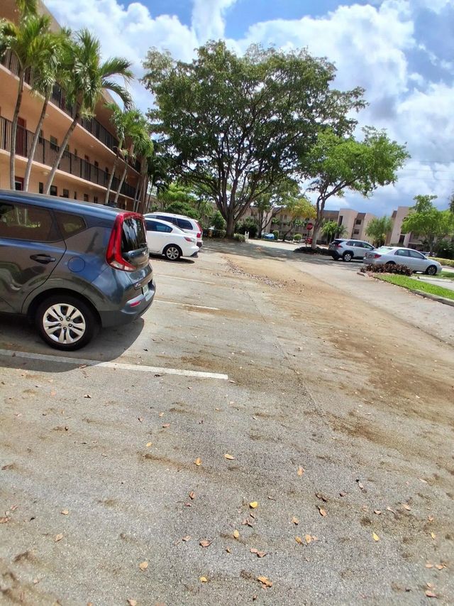 3 of 5 - 10303 Sunrise Lakes Boulevard #103, Sunrise, FL