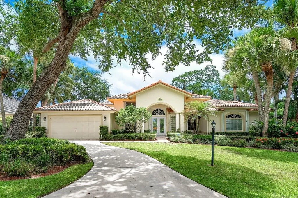 2805 Hampton Circle E, Delray Beach