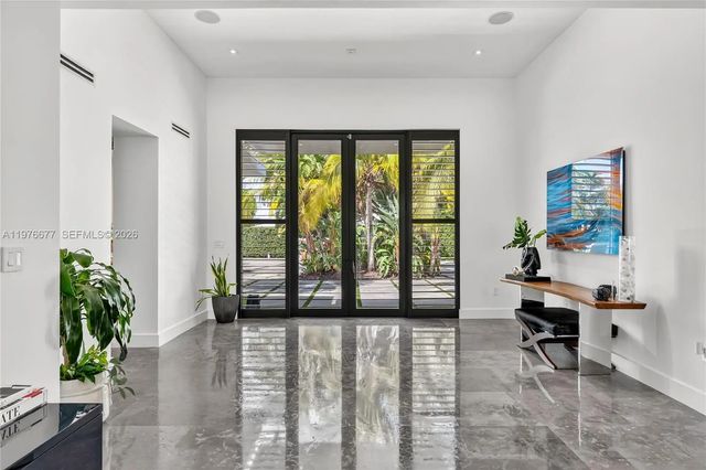 5 of 26 - 1540 Cleveland Road, Miami Beach, FL