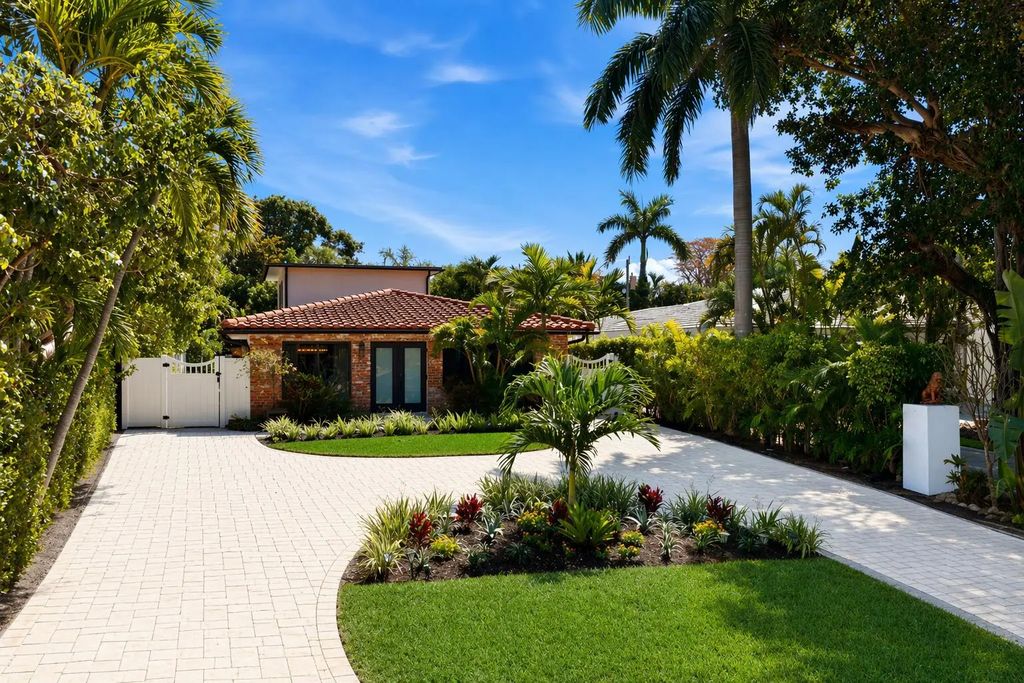 702 S Atlantic Drive, Lantana