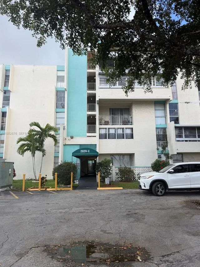 2029 Nw 46th Avenue #e305, Lauderhill
