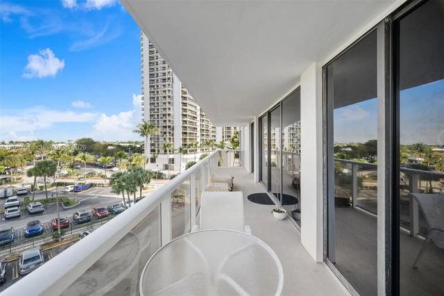2 of 21 - 3731 N Country Club Drive #521, Aventura, FL