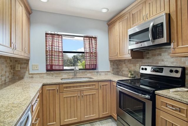 4 of 27 - 6041 Se Landing Way, Stuart, FL