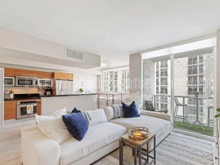 Photo of Listing #B26002808