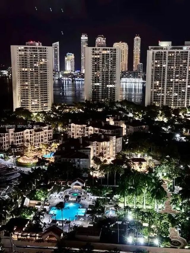 5 of 72 - 1000 W Island Boulevard #2908, Aventura, FL