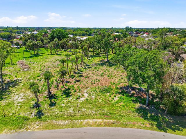5 of 13 - 2016 Sw Leafy Road, Port St. Lucie, FL