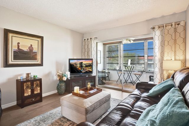 4 of 18 - 2901 E Sunrise Lakes Drive E #305, Sunrise, FL