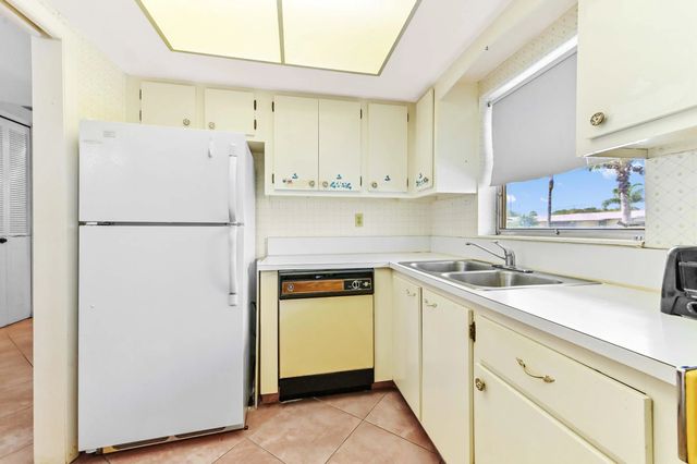 5 of 22 - 2915 Crosley Drive W #unit B, West Palm Beach, FL