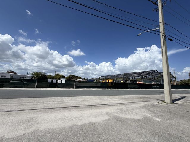 3 of 4 - 705 Se Tarpon Avenue, Stuart, FL