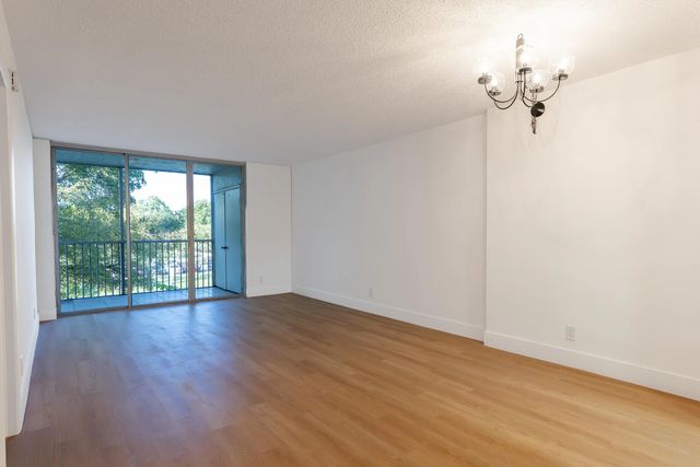 5 of 14 - 3121 Nw 47th Terrace #315, Lauderdale Lakes, FL