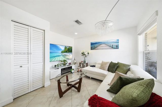 3 of 33 - 1040 Sw 66th Avenue, Pembroke Pines, FL