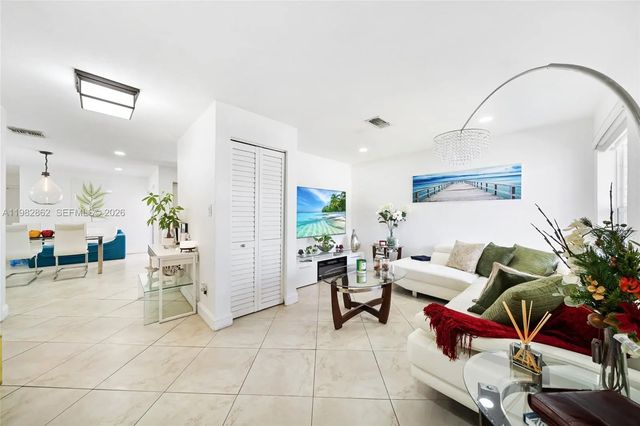 4 of 33 - 1040 Sw 66th Avenue, Pembroke Pines, FL