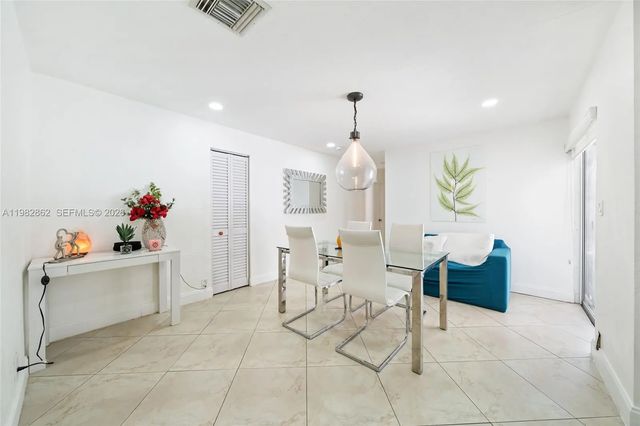 5 of 33 - 1040 Sw 66th Avenue, Pembroke Pines, FL