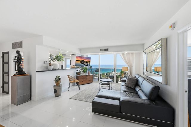 3 of 35 - 2715 N Ocean Boulevard #ph D, Fort Lauderdale, FL