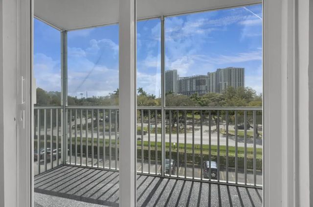 4 of 12 - 16851 Ne 23rd Avenue #a408, North Miami Beach, FL