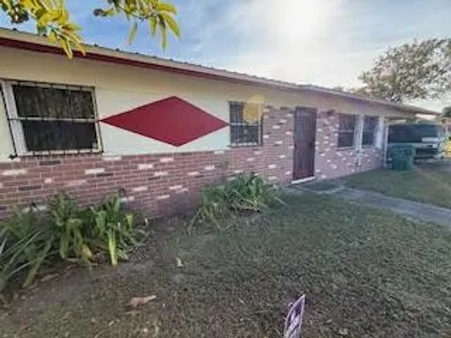 2 of 17 - 1063 Louisiana Avenue, Clewiston, FL