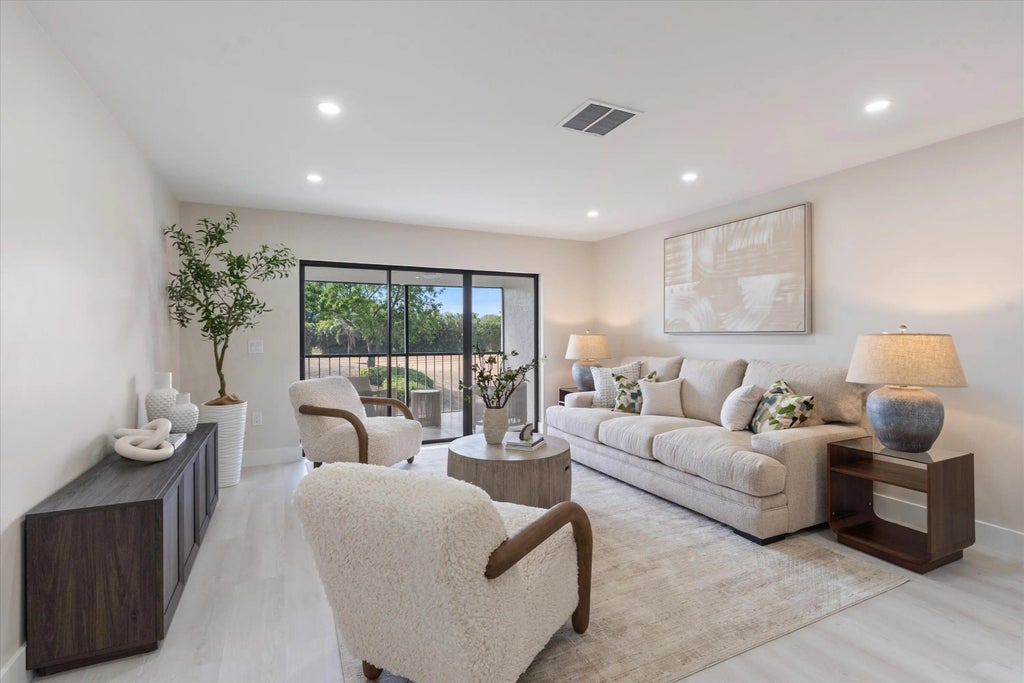 47 Stratford Lane W #f, Boynton Beach