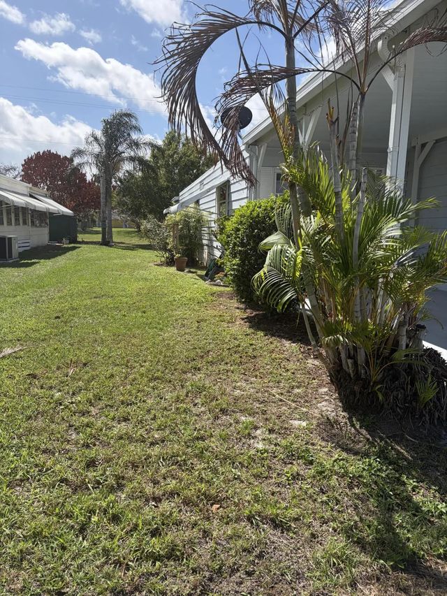 4 of 33 - 129 E Caribbean, Port St. Lucie, FL