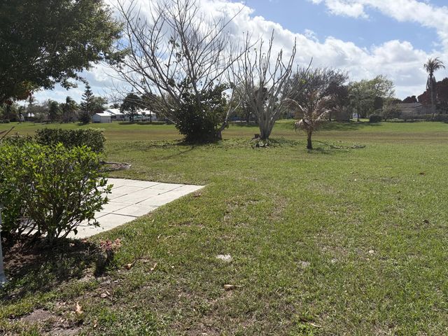 5 of 33 - 129 E Caribbean, Port St. Lucie, FL