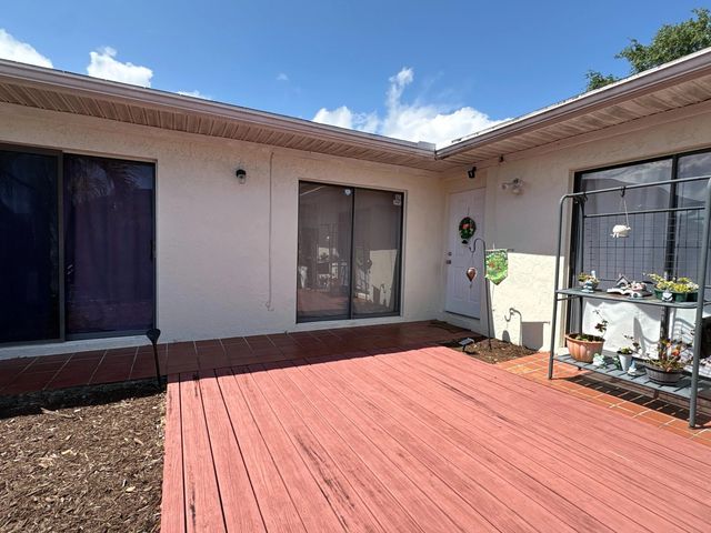 5 of 11 - 4373 Woodstock Drive #d, West Palm Beach, FL