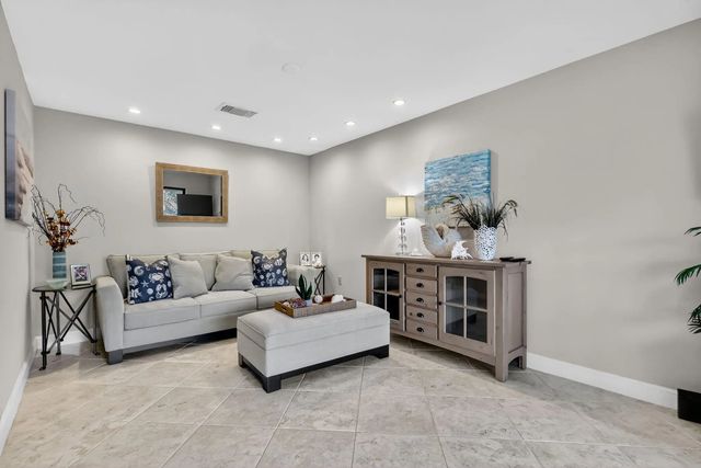 3 of 68 - 41 Stratford Lane W #b, Boynton Beach, FL