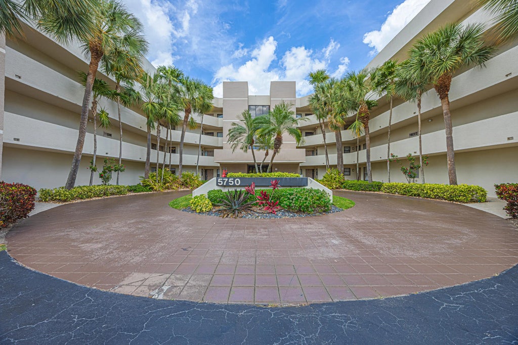 5750 Camino Del Sol  #202, Boca Raton