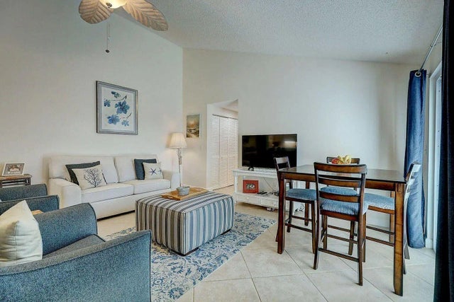 Photo of Listing #B26002191