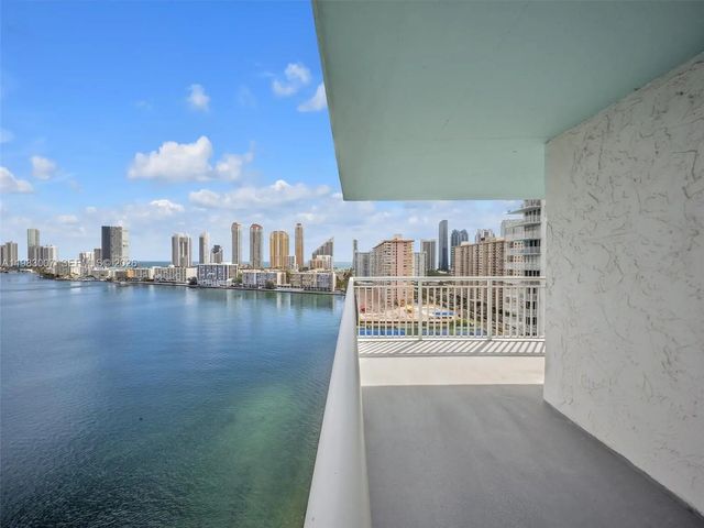 4 of 35 - 301 174th Street #1818, Sunny Isles Beach, FL