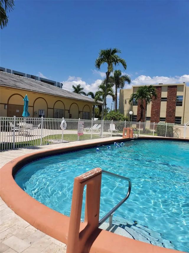 5 of 34 - 851 Ne 14th Avenue #414, Hallandale Beach, FL