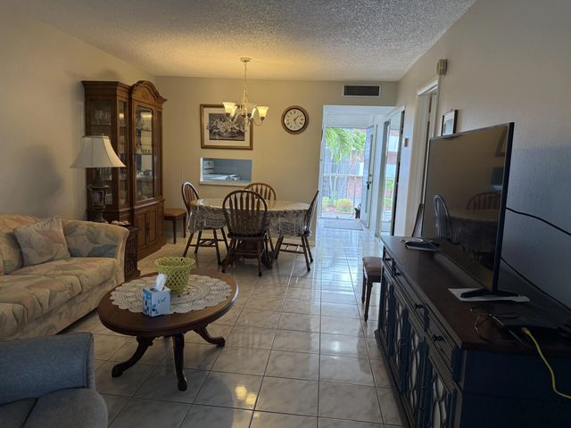 4 of 29 - 3001 Nw 46th Avenue #204, Lauderdale Lakes, FL