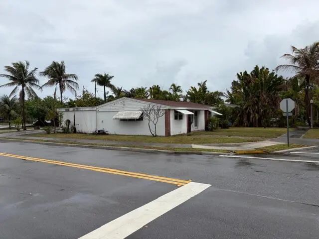 2 of 6 - 1029 Ardmore Road, West Palm Beach, FL
