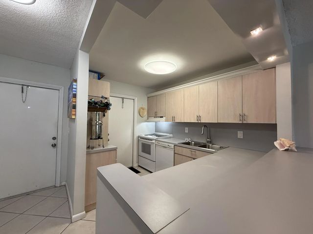 4 of 15 - 1040 Se 4th Avenue #331, Deerfield Beach, FL