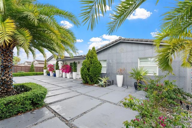 3 of 47 - 12721 Sw 47th Street, Miami, FL