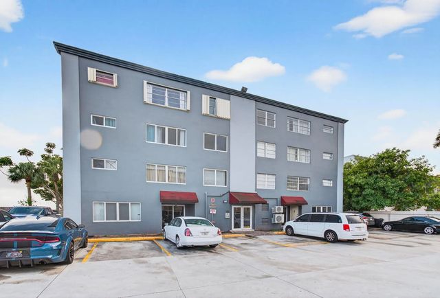 4 of 17 - 1060 Crystal Lake Drive #203, Deerfield Beach, FL