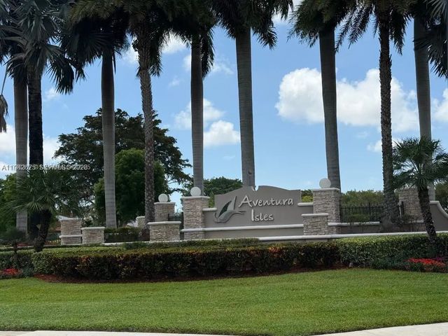 424 Ne 194th Terrace, Miami