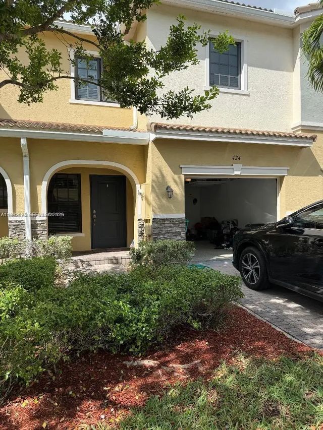 3 of 27 - 424 Ne 194th Terrace, Miami, FL
