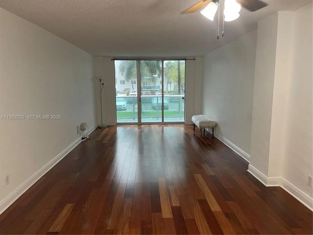 3 of 10 - 19390 Collins Avenue #122, Sunny Isles Beach, FL