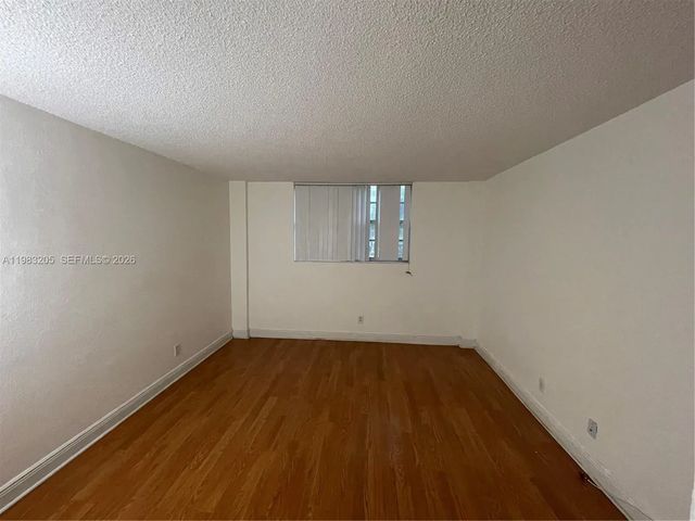 4 of 10 - 19390 Collins Avenue #122, Sunny Isles Beach, FL