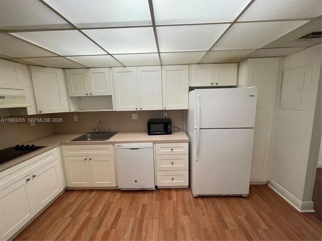 5 of 10 - 19390 Collins Avenue #122, Sunny Isles Beach, FL