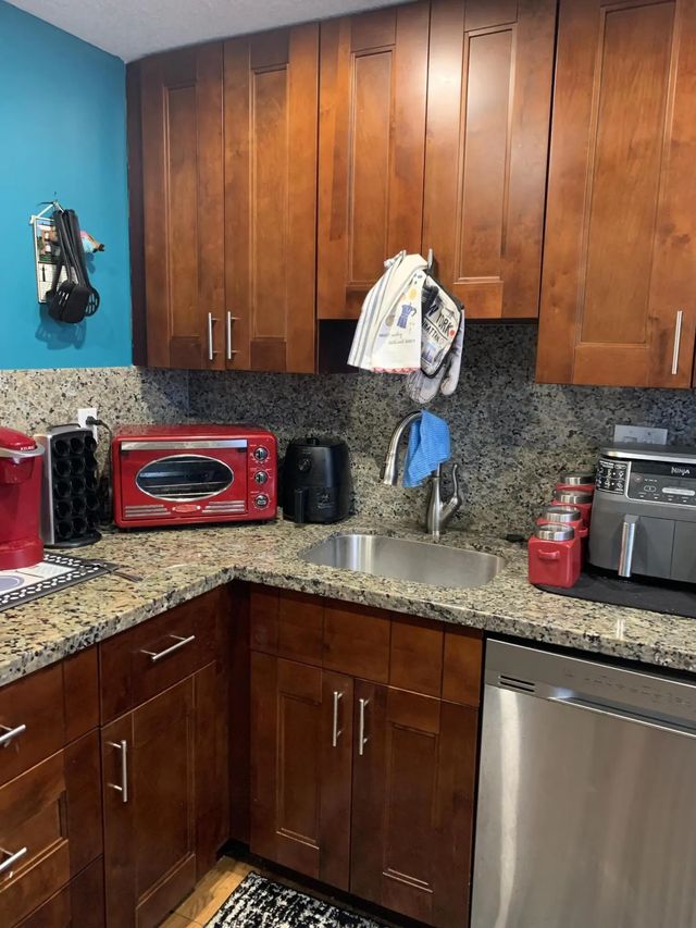 3 of 32 - 7887 Golf Cir Drive #212, Margate, FL