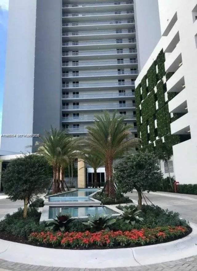 16385 Biscayne Boulevard #2702, North Miami Beach
