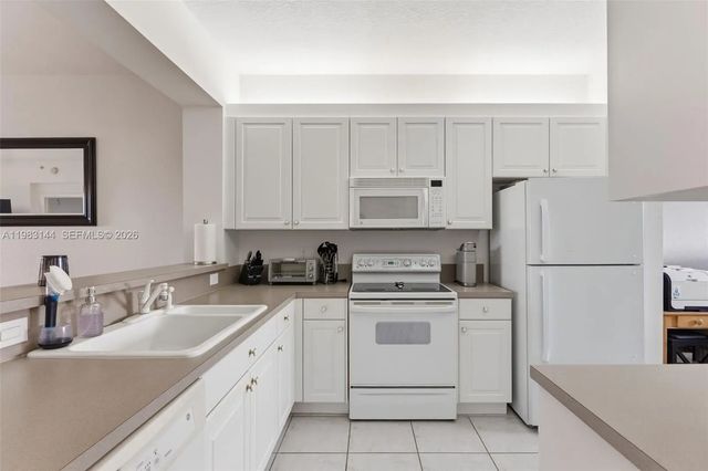 5 of 30 - 7765 Yardley Drive #313, Tamarac, FL
