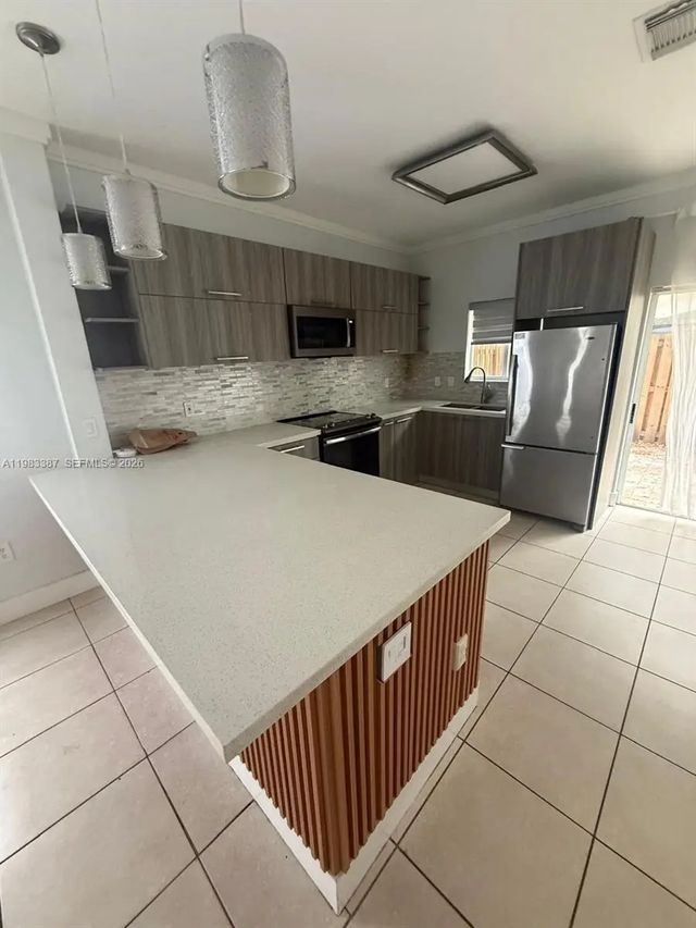 3 of 11 - 10776 Nw 83rd Terrace #1-19, Doral, FL
