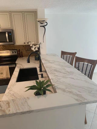 Photo of Listing #B26002672