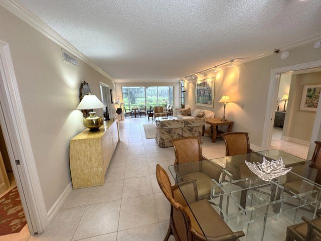 625 Oaks Drive #106, Pompano Beach