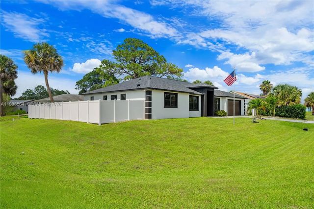 471 Ne Americana, Palm Bay